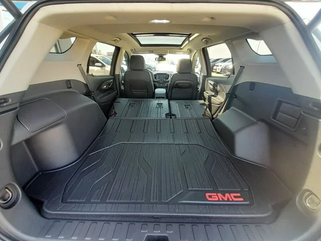 Used 2023 White GMC Denali image 47