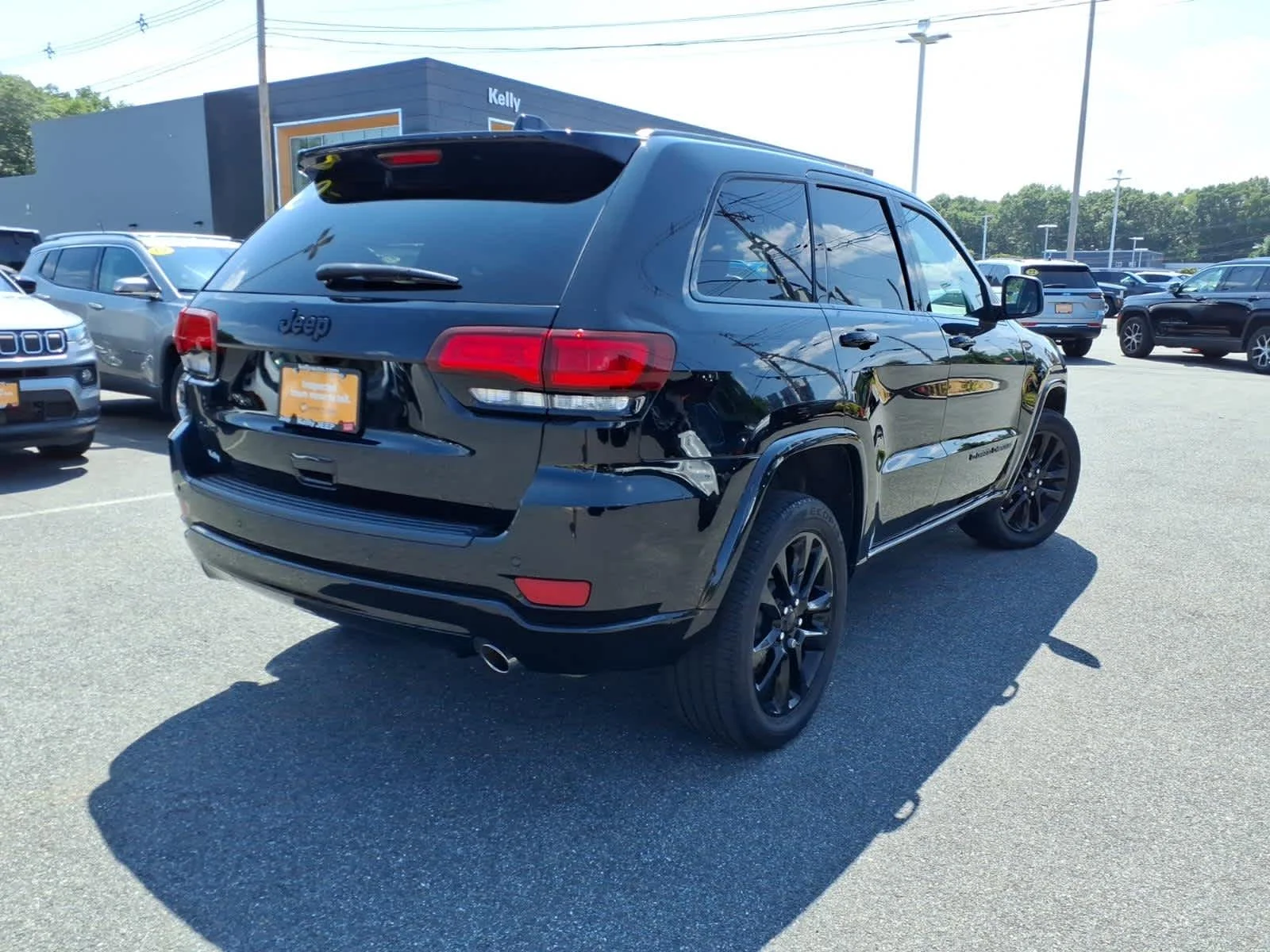 Certified Used 2022 Diamond Black Crystal P/C Jeep Laredo X image 7