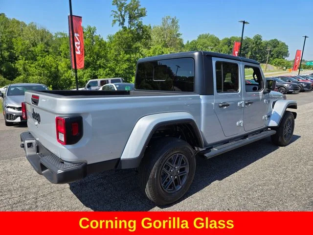 Used 2024 Silver Jeep Sport S image 9