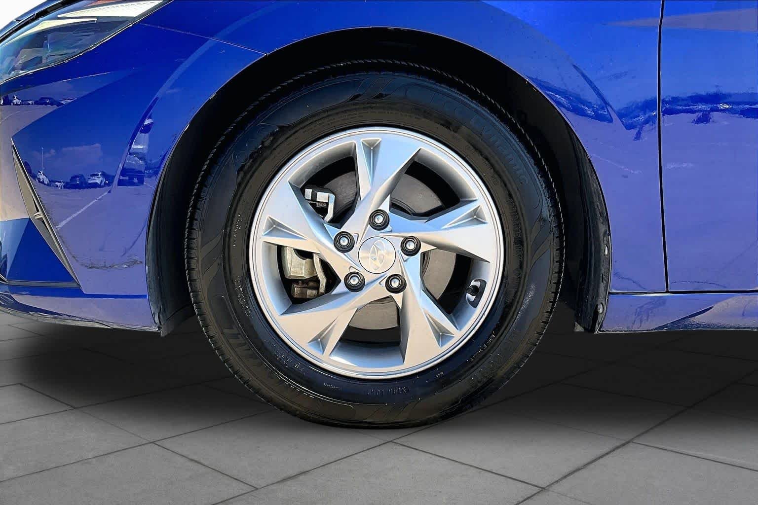 Used 2021 Intense Blue Hyundai SE image 11