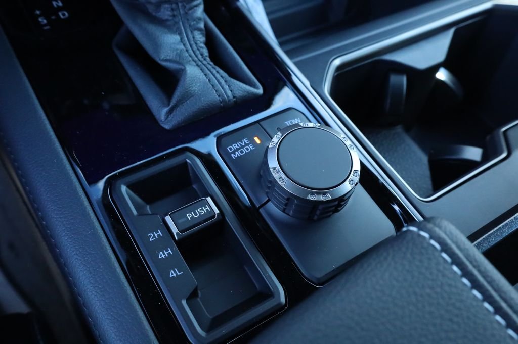 2026 Toyota Tundra Limited - Photo 9