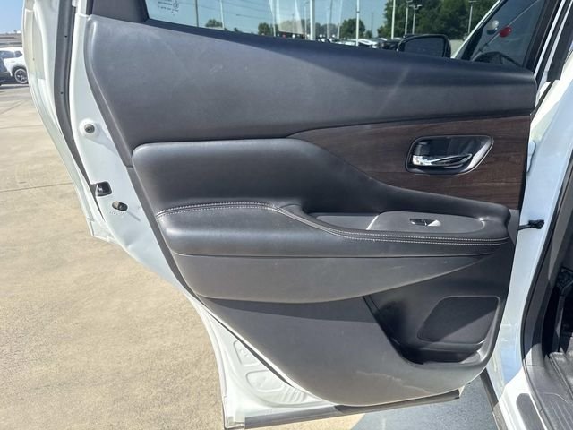 Used 2021 White Nissan Platinum image 11