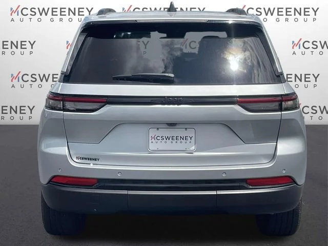 New 2025 Silver Zynith Exterior Paint Jeep Altitude image 4