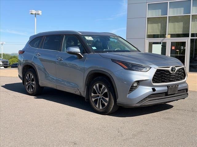 Used 2023 Moon Dust Toyota XLE image 7
