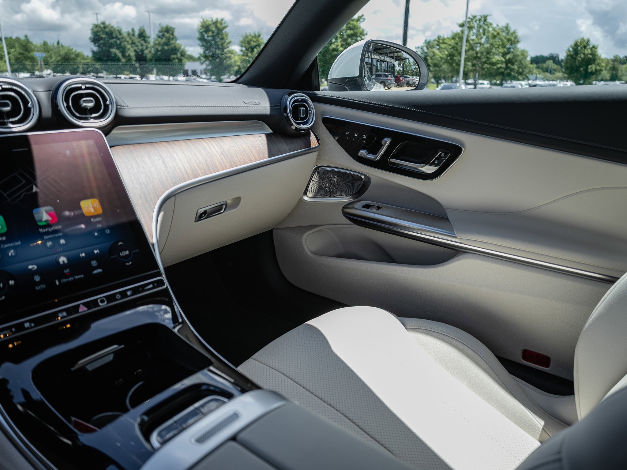 Used 2026  Mercedes-Benz  image 26