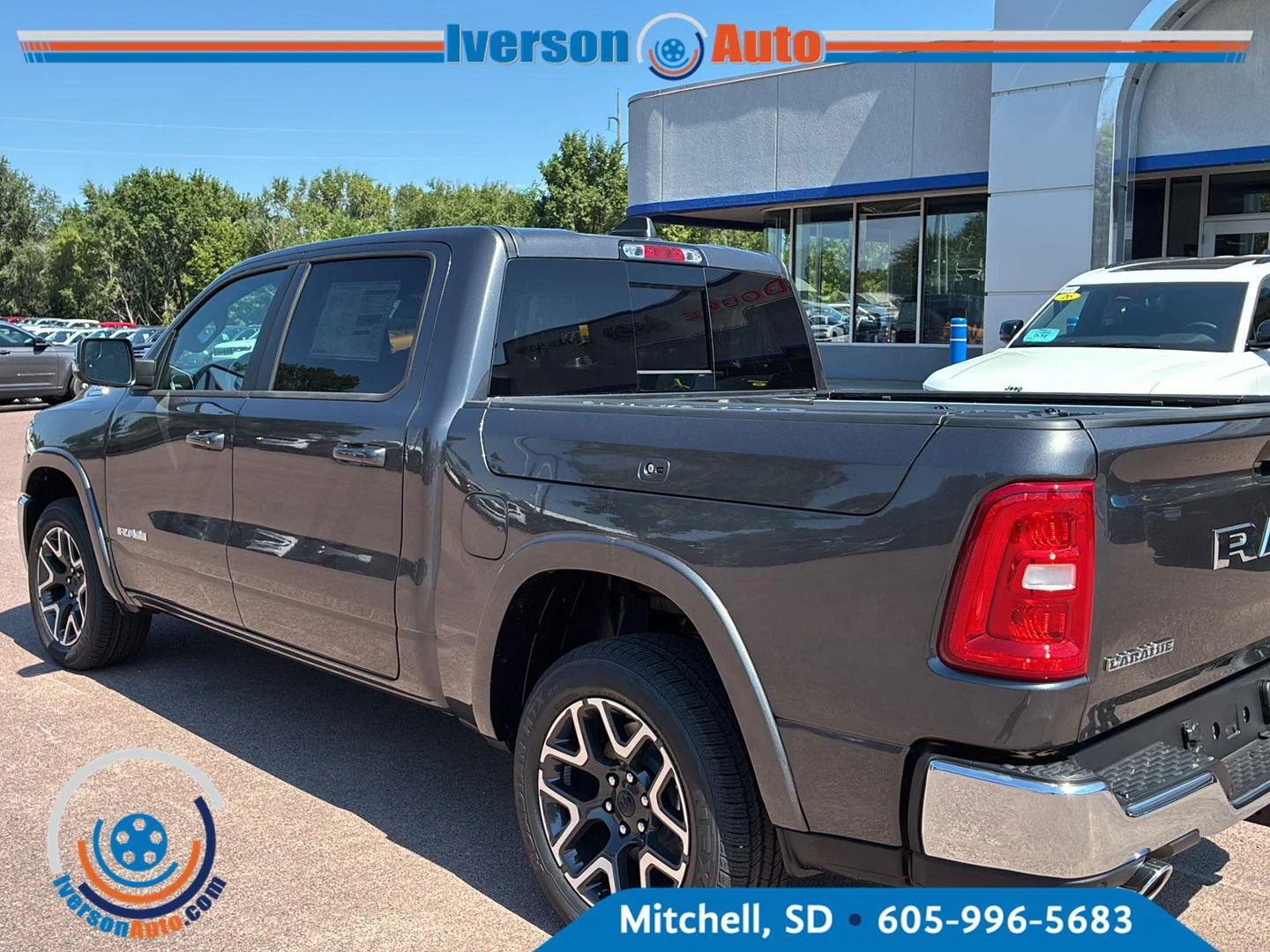 New 2027 Granite Crystal Metallic Clearcoat Ram Laramie image 4