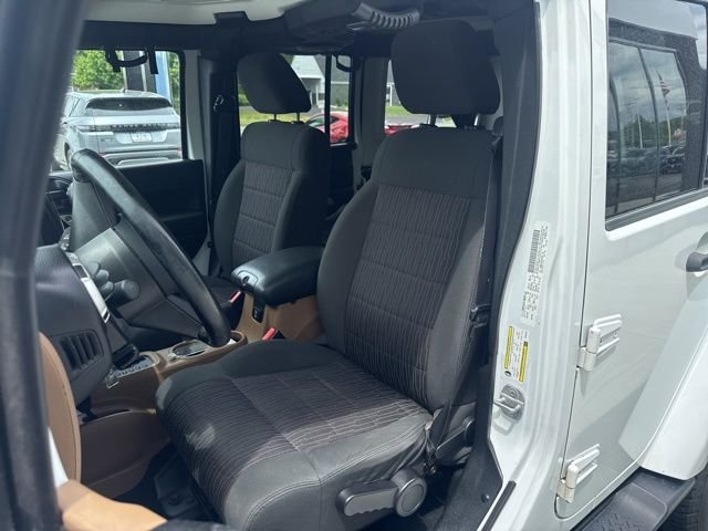 Used 2011 White Jeep Unlimited Sahara image 11