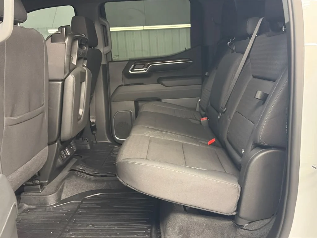 Used 2024 White GMC Elevation image 21