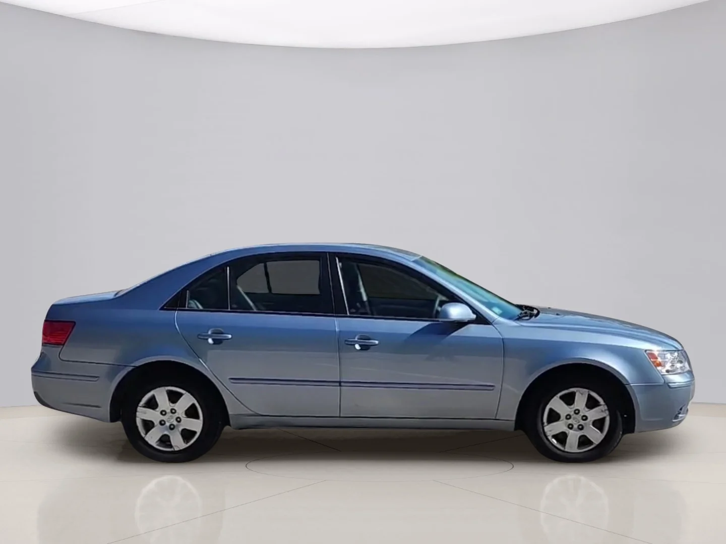 Used 2010 Silver Hyundai GLS image 6