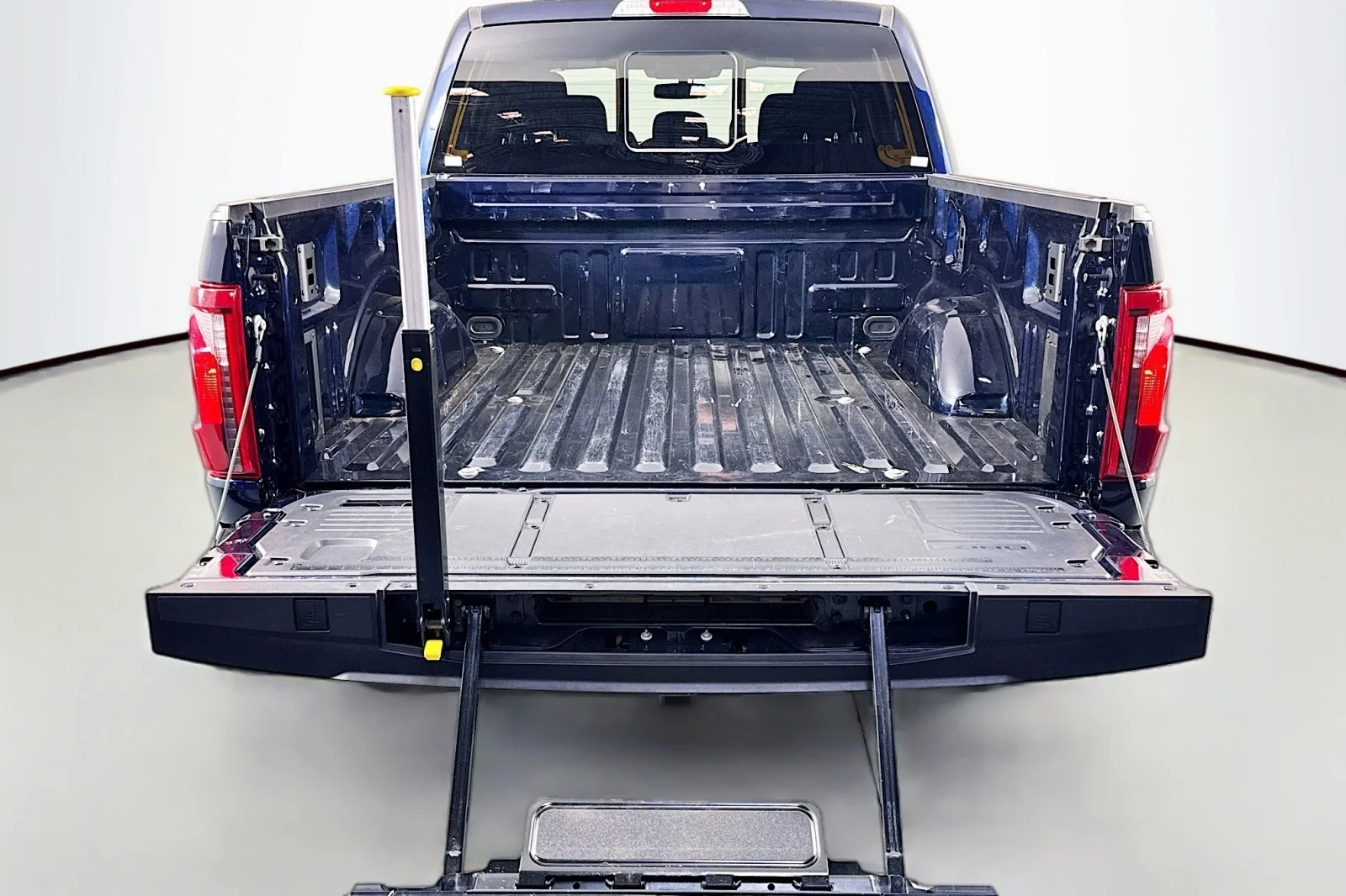 Used 2025 ANTIMATTER BLUE Ford XLT image 24