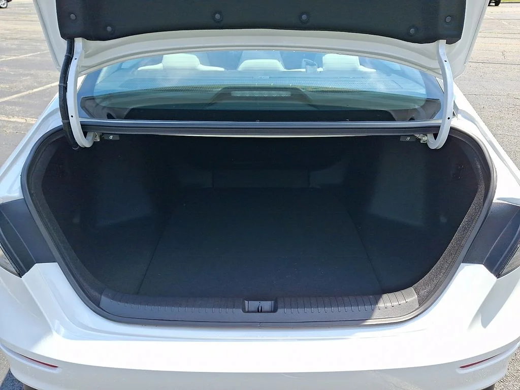 Certified Used 2025 Platinum White Pearl Honda SE image 30