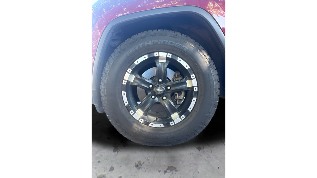 Used 2017 Red Jeep Laredo image 21