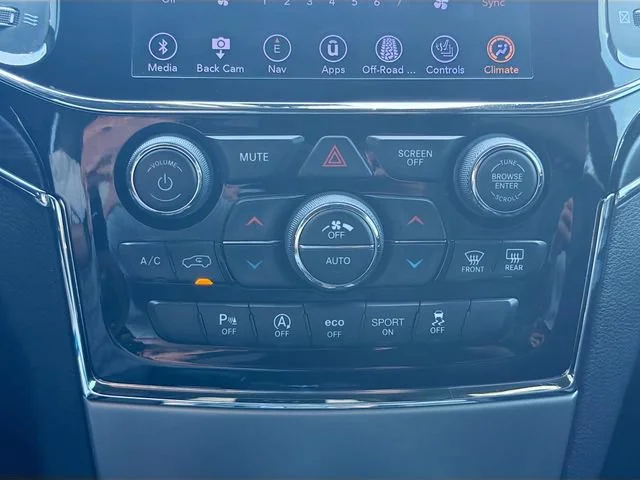 Used 2019 Diamond Black Crystal Pearlcoat Jeep Limited image 47