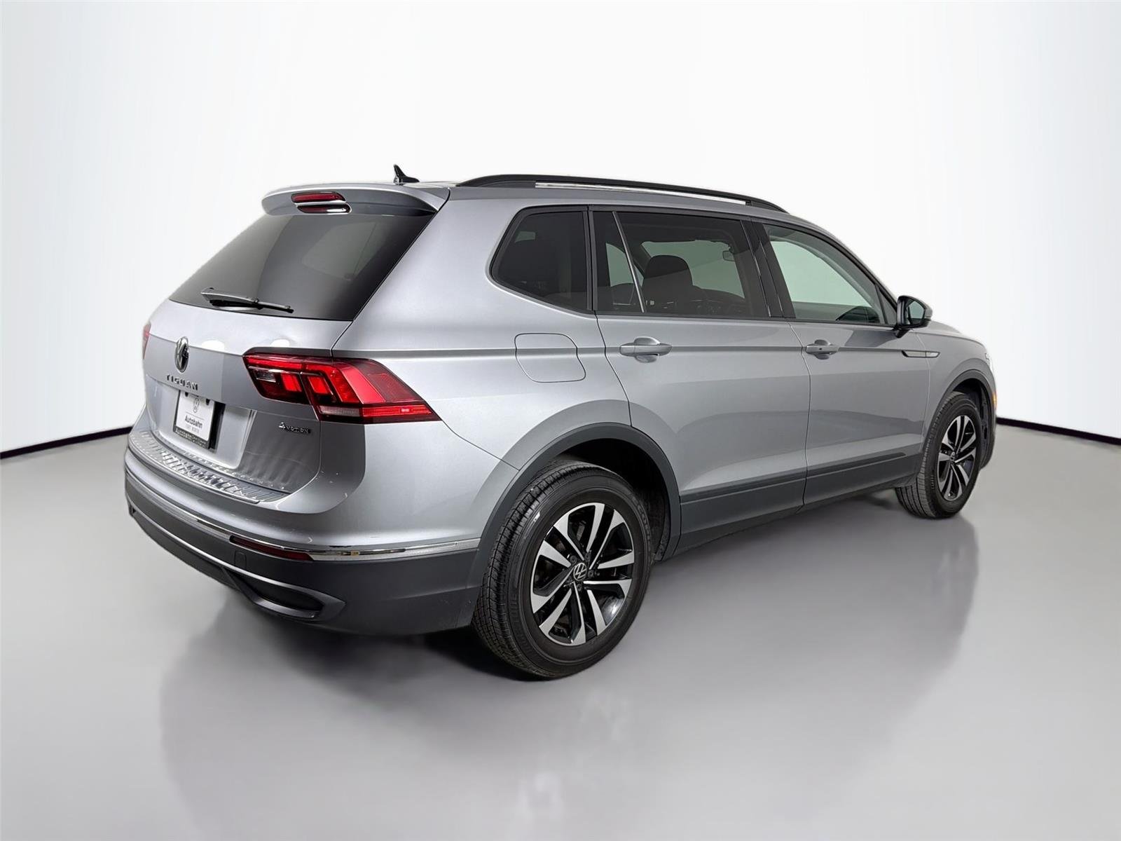 Used 2022  Volkswagen S image 6