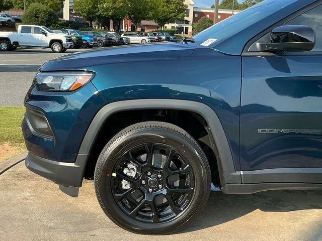 New 2026 Fathom Blue Pearl-Coat Exterior Paint Jeep Latitude image 12