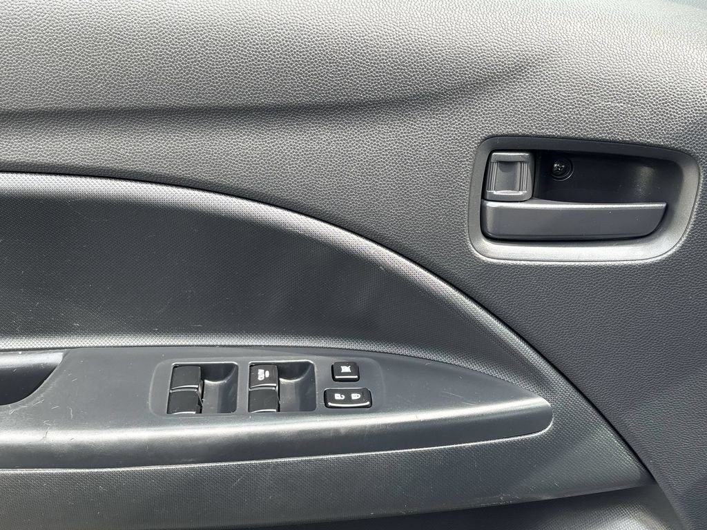 Used 2024  Mitsubishi  image 15