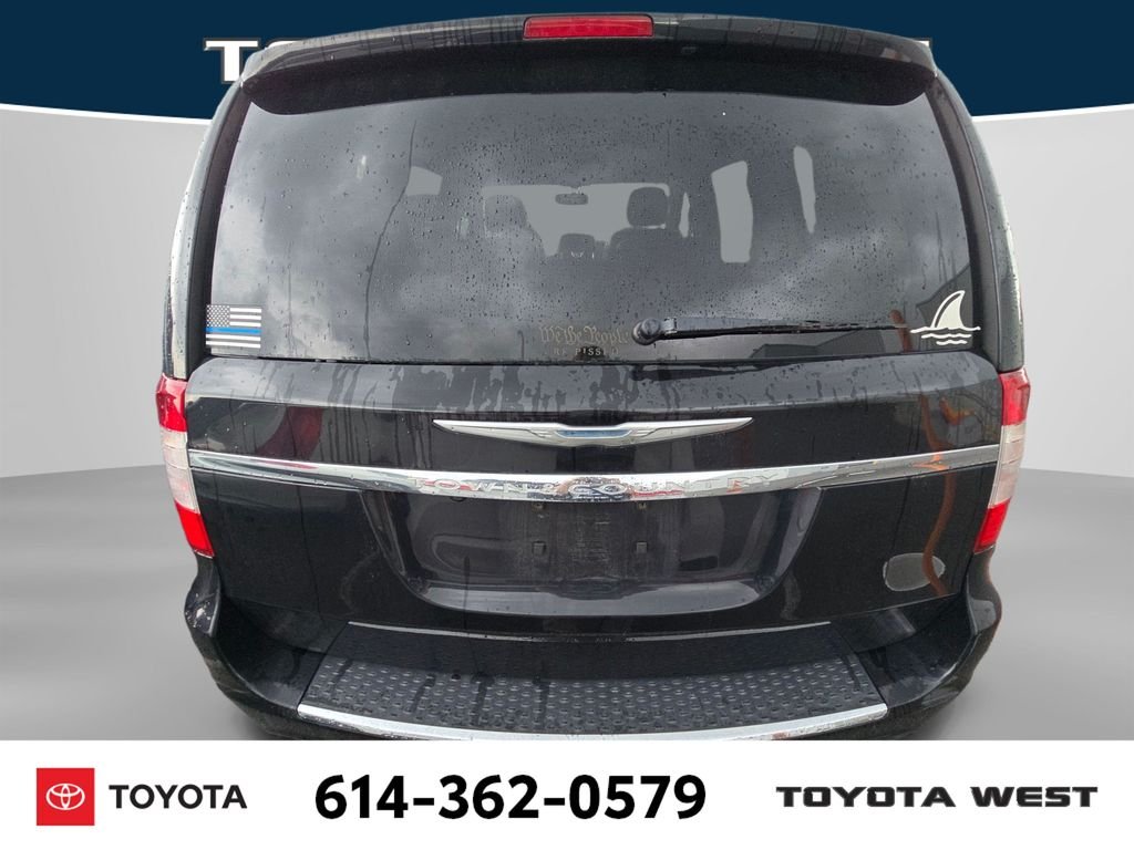 Used 2013 Black Chrysler Touring-L image 8