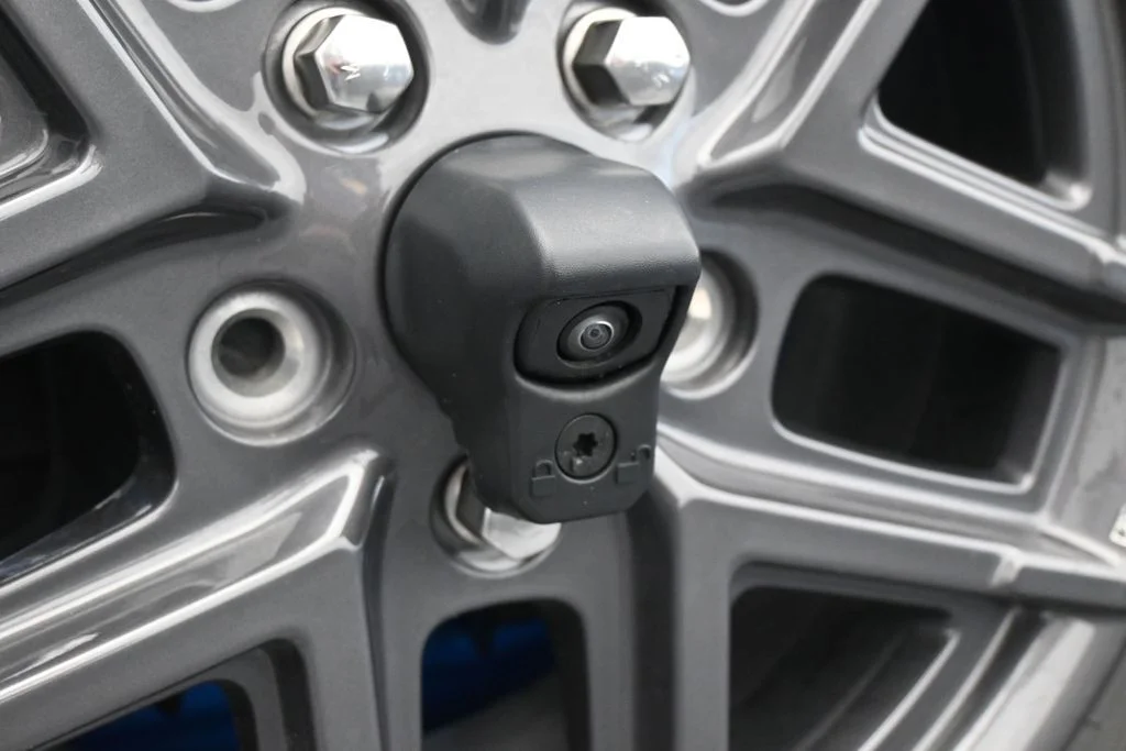 Used 2025 Hydro Blue Pearl Coat Jeep Sport S image 30