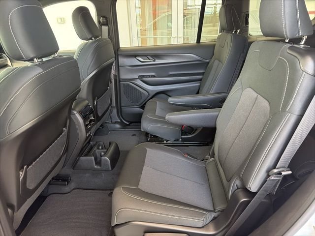 New 2026 Bright White Clear-Coat Exterior Paint Jeep Laredo image 16