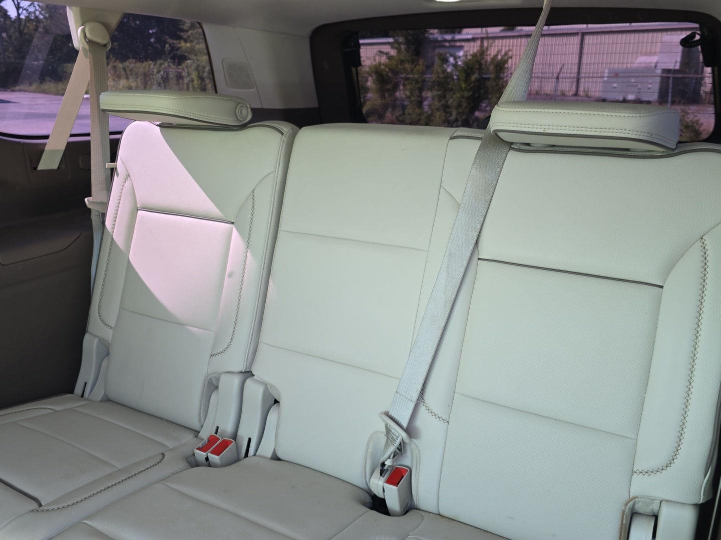 Used 2021 White Frost Tricoat GMC Denali image 23