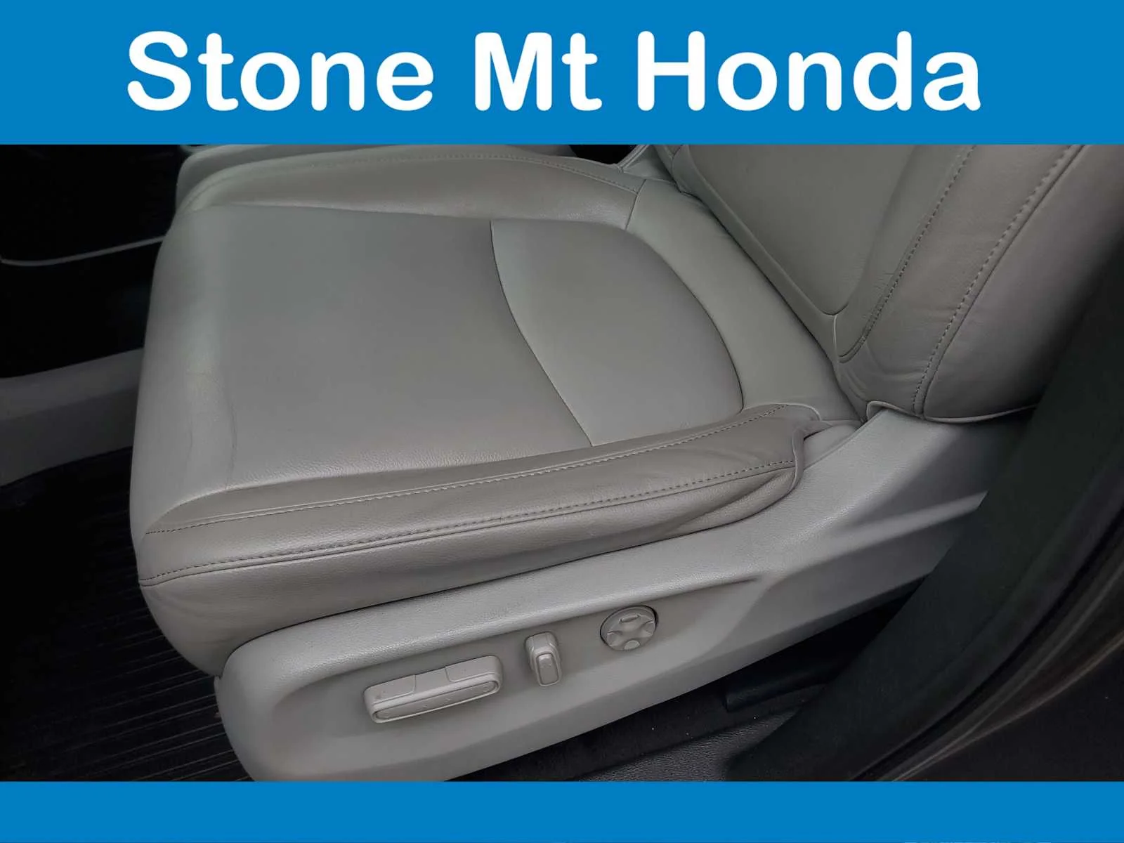Used 2019 Modern Steel Metallic Honda Touring image 18