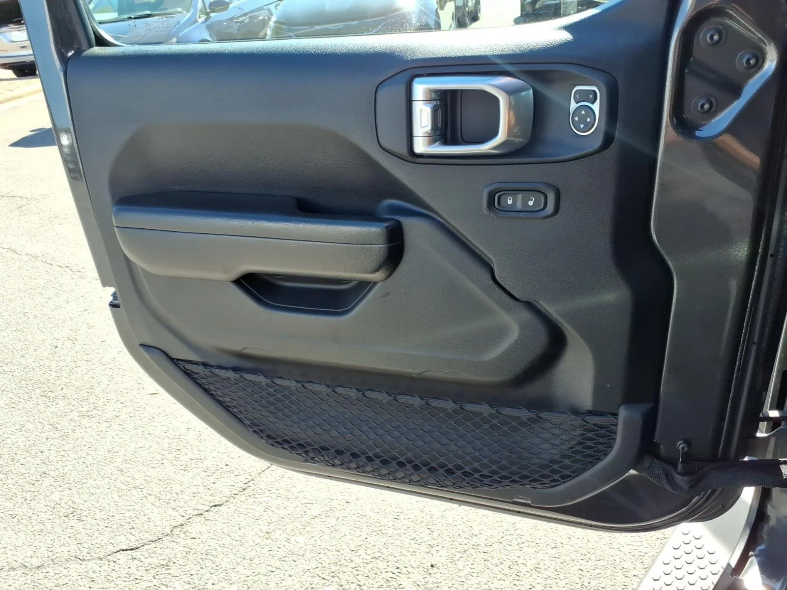 Used 2020 Granite Crystal Metallic Clearcoat Jeep Sport S image 29