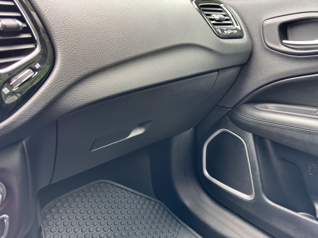 Used 2019 Granite Crystal Met Jeep Altitude image 26