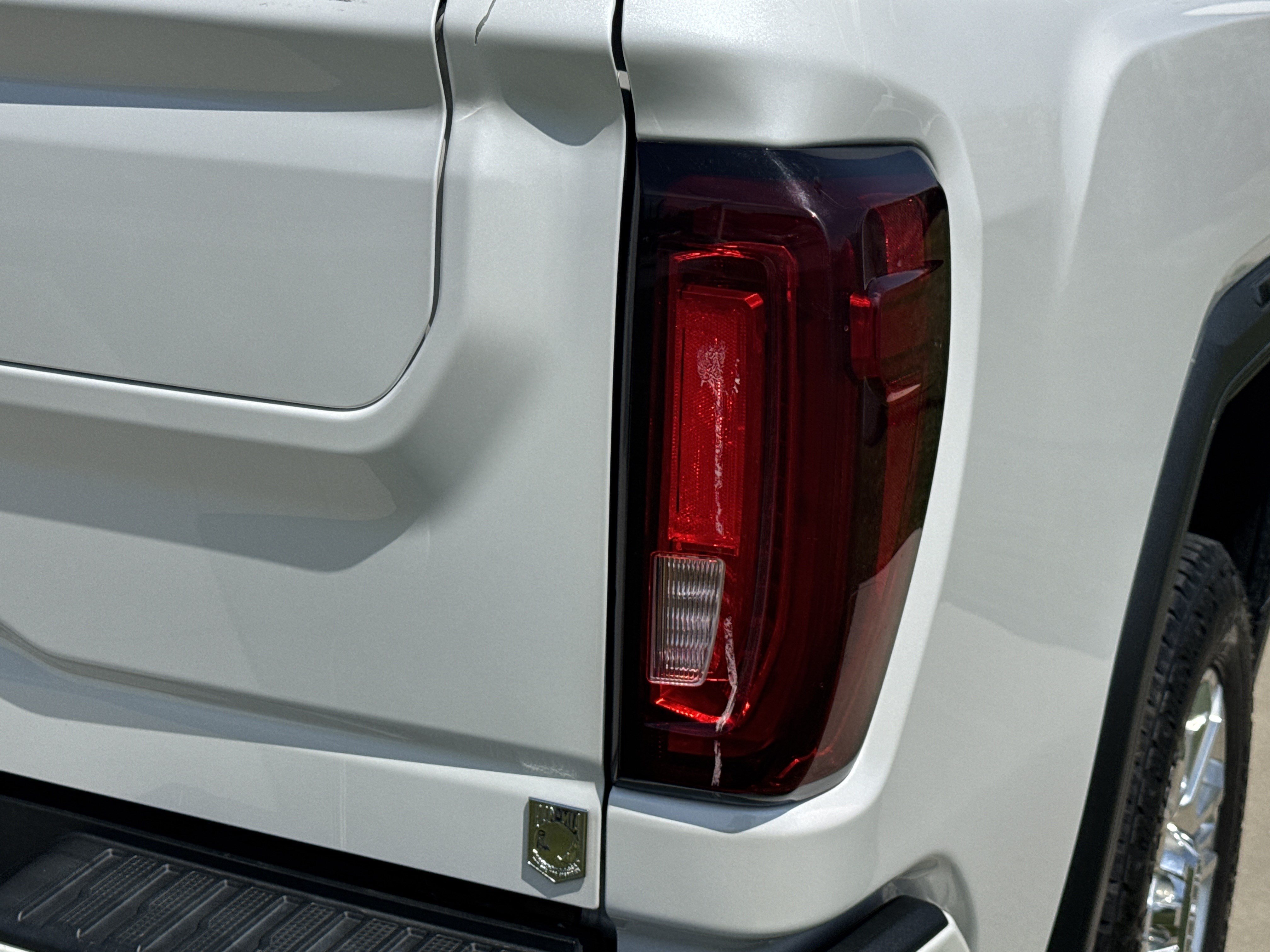 Used 2021 WHITE FROST TRICOAT GMC Denali image 11
