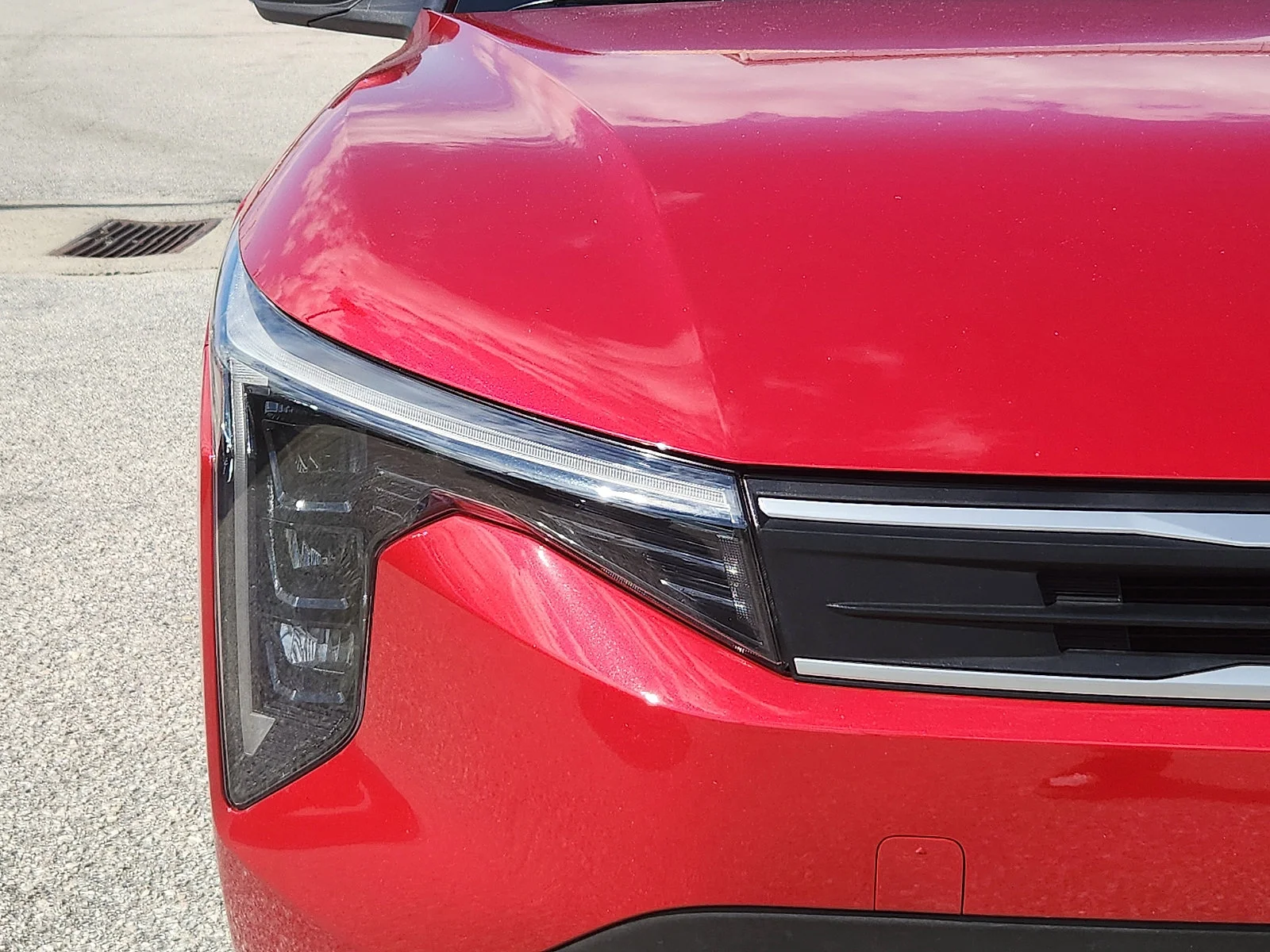 Used 2025 Red Kia LXS image 9