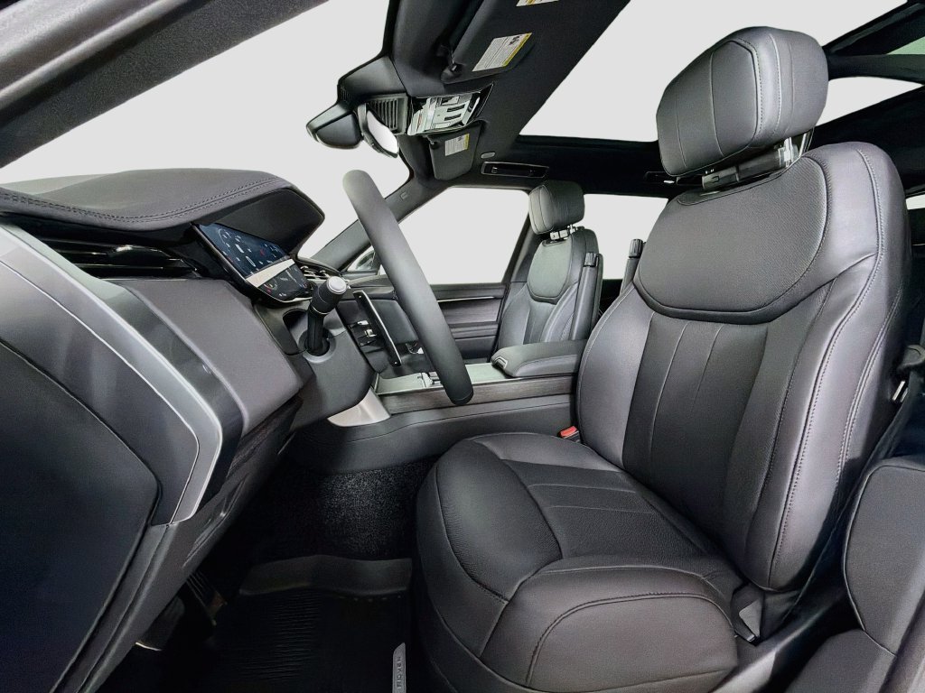 New 2027 Santorini Black Land Rover SE image 22
