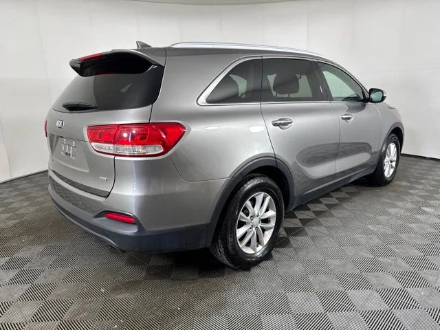 Used 2017 Silver Kia LX image 3