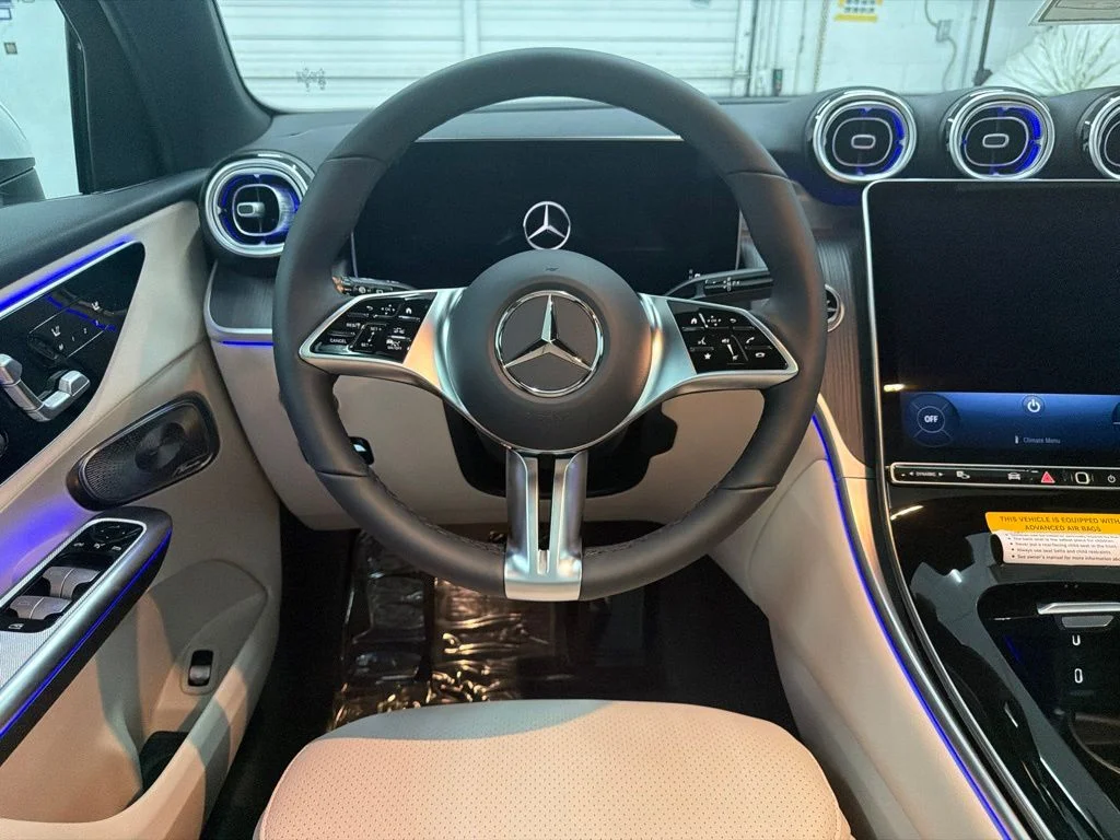 New 2027 White Mercedes-Benz GLC 300 image 20