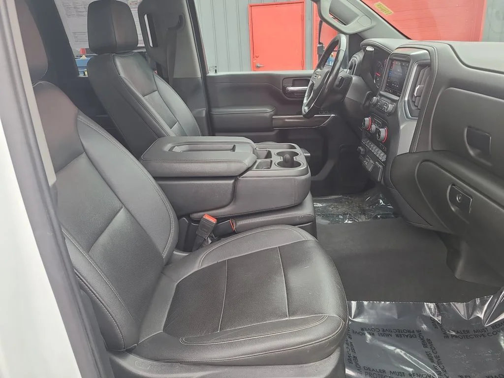 Used 2022 White Chevrolet LTZ image 45
