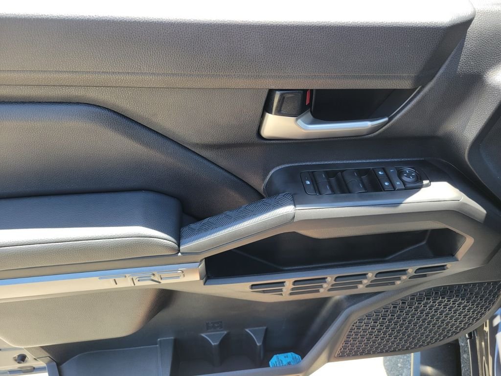Used 2025  Toyota  image 18