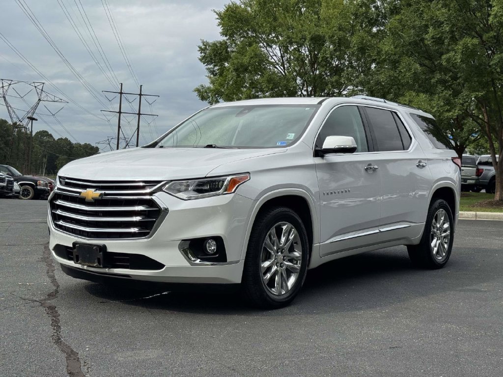 Used 2018 Beige Chevrolet High Country image 27