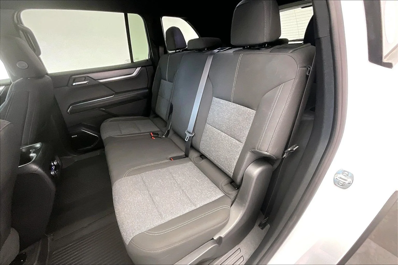 Used 2026 Summit White GMC AWD Elevation image 19
