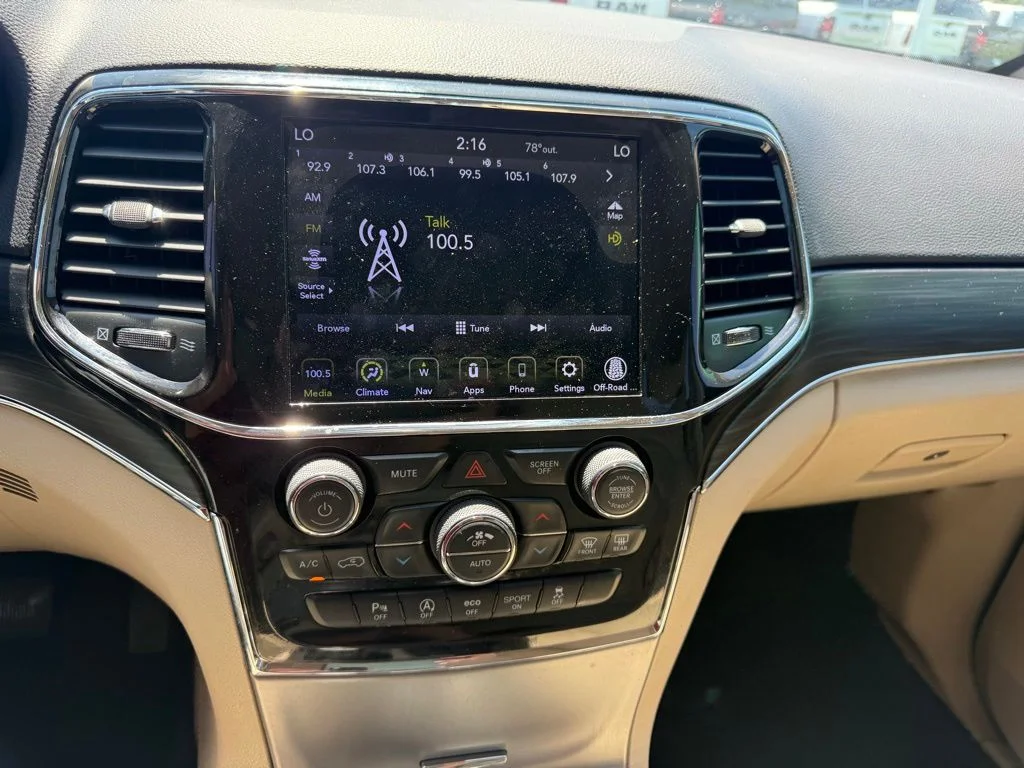 Used 2021 White Jeep Limited image 11