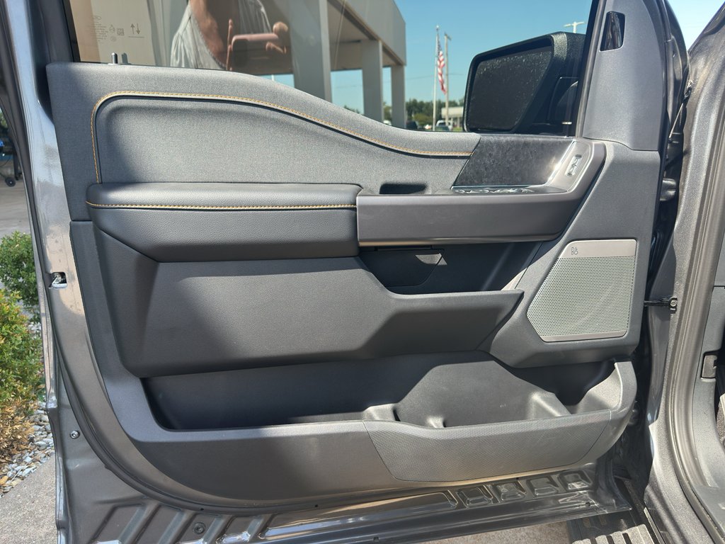 Used 2025  Ford Tremor image 15