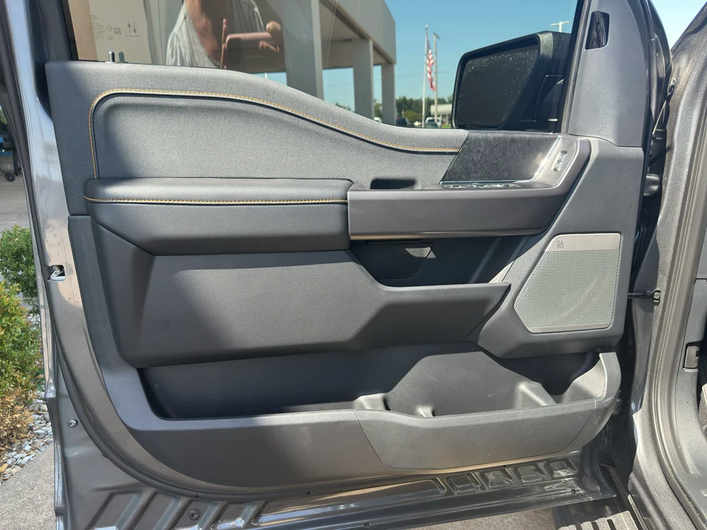Used 2025  Ford Tremor image 15