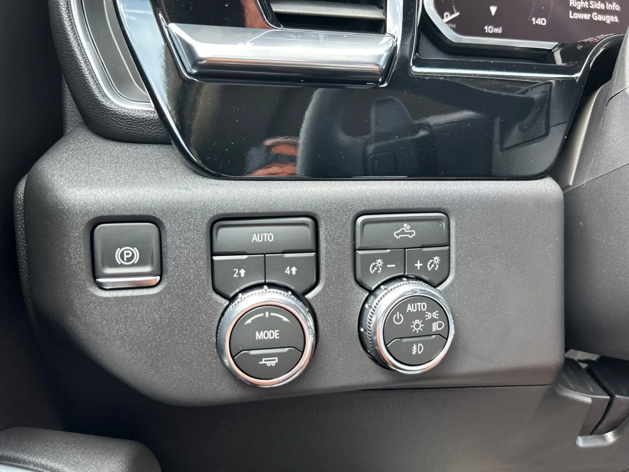 New 2026 Onyx Black GMC Elevation image 15