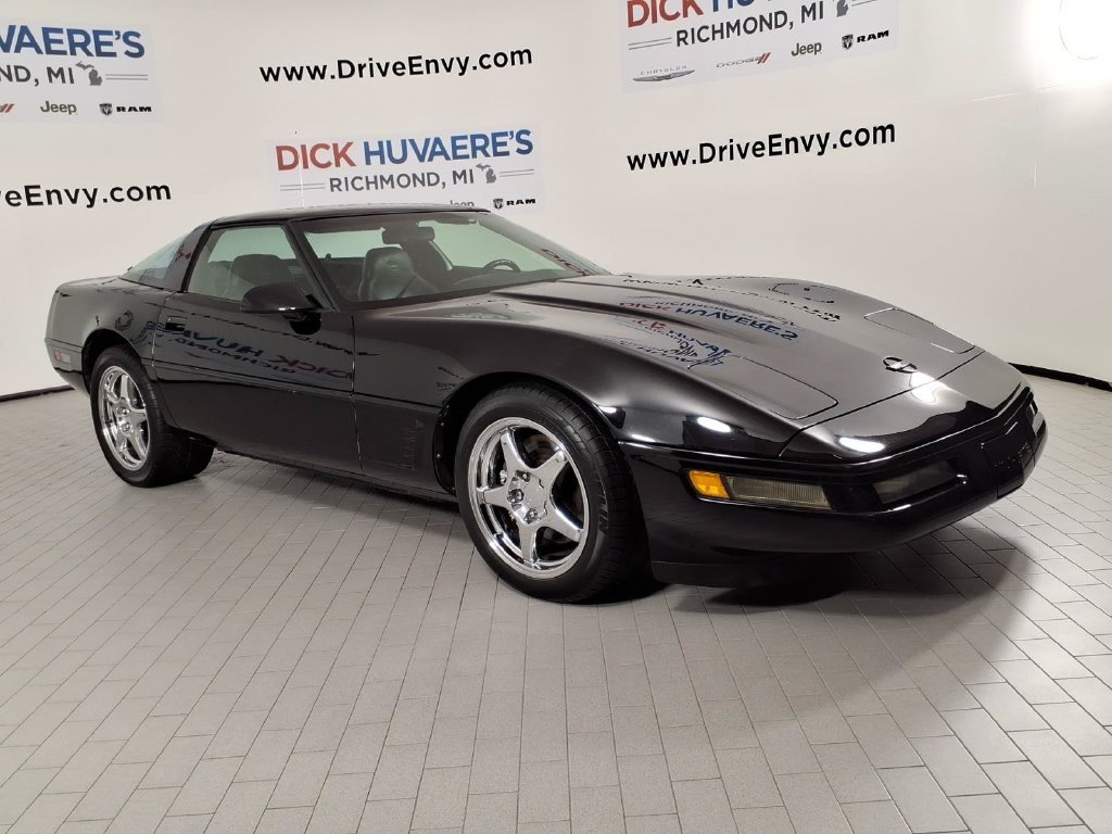 Used 1995  Chevrolet Base image 3
