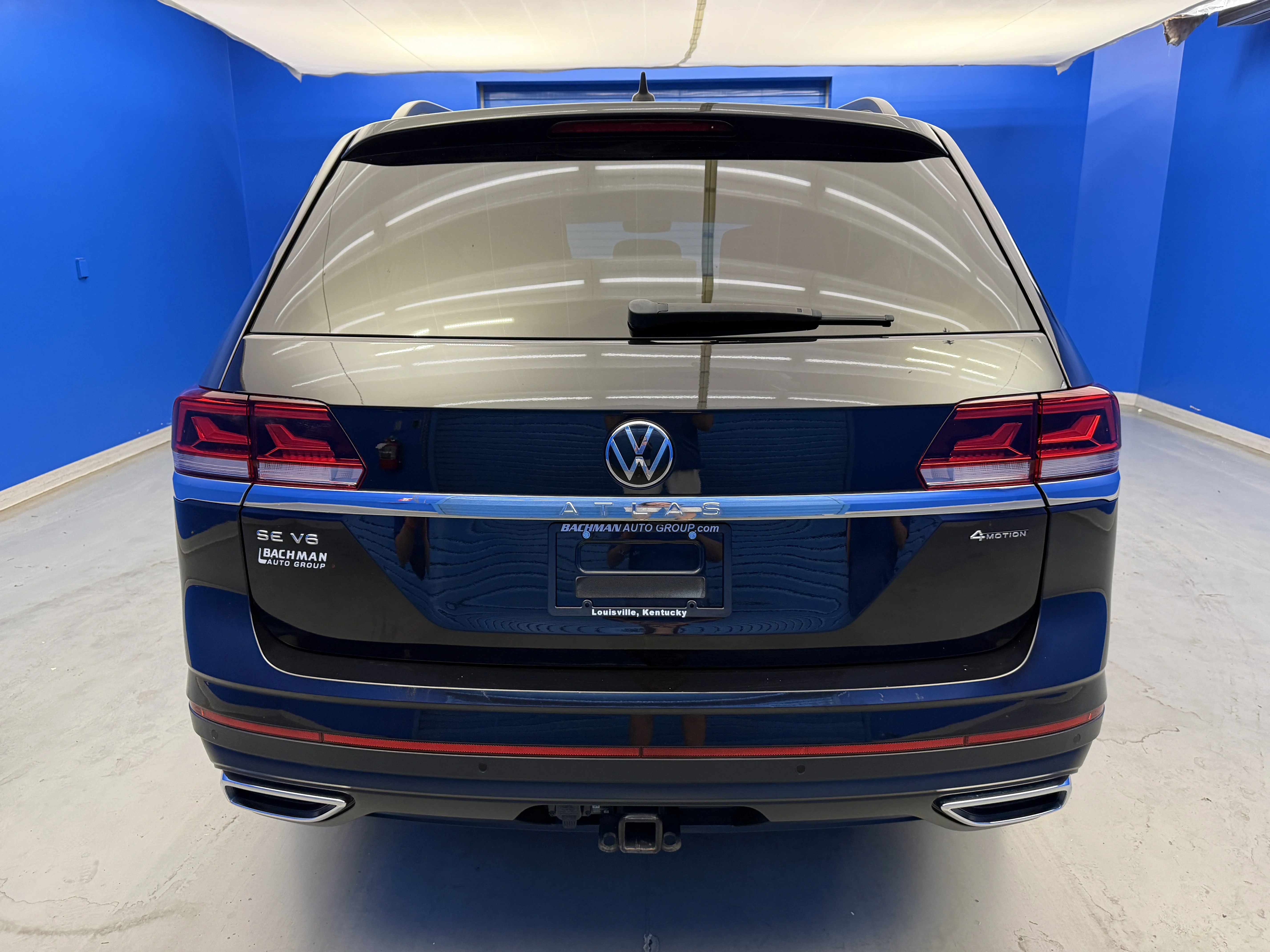 Used 2023 DEEP BLACK PEARL Volkswagen 3.6L V6 SE w/Technology image 6