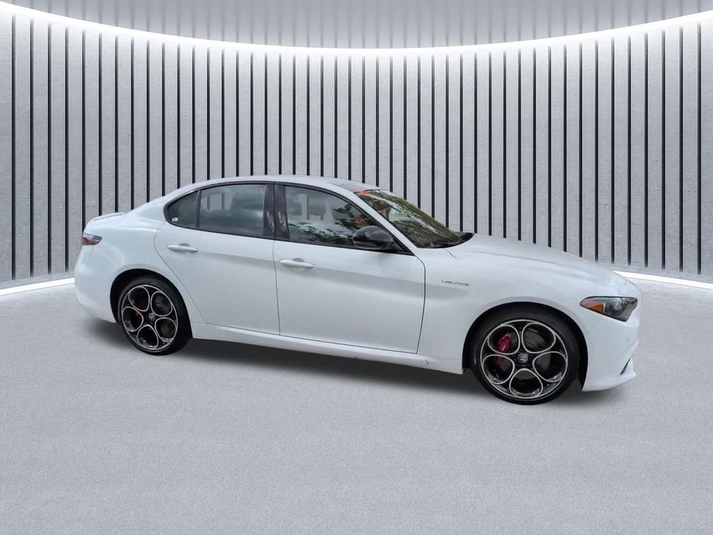 Used 2024 White Alfa Romeo Veloce image 3