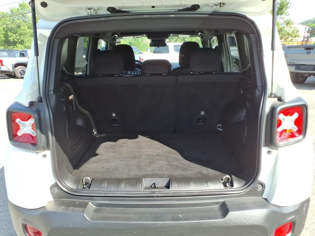 Used 2022 Alpine White Clearcoat Jeep Altitude image 14