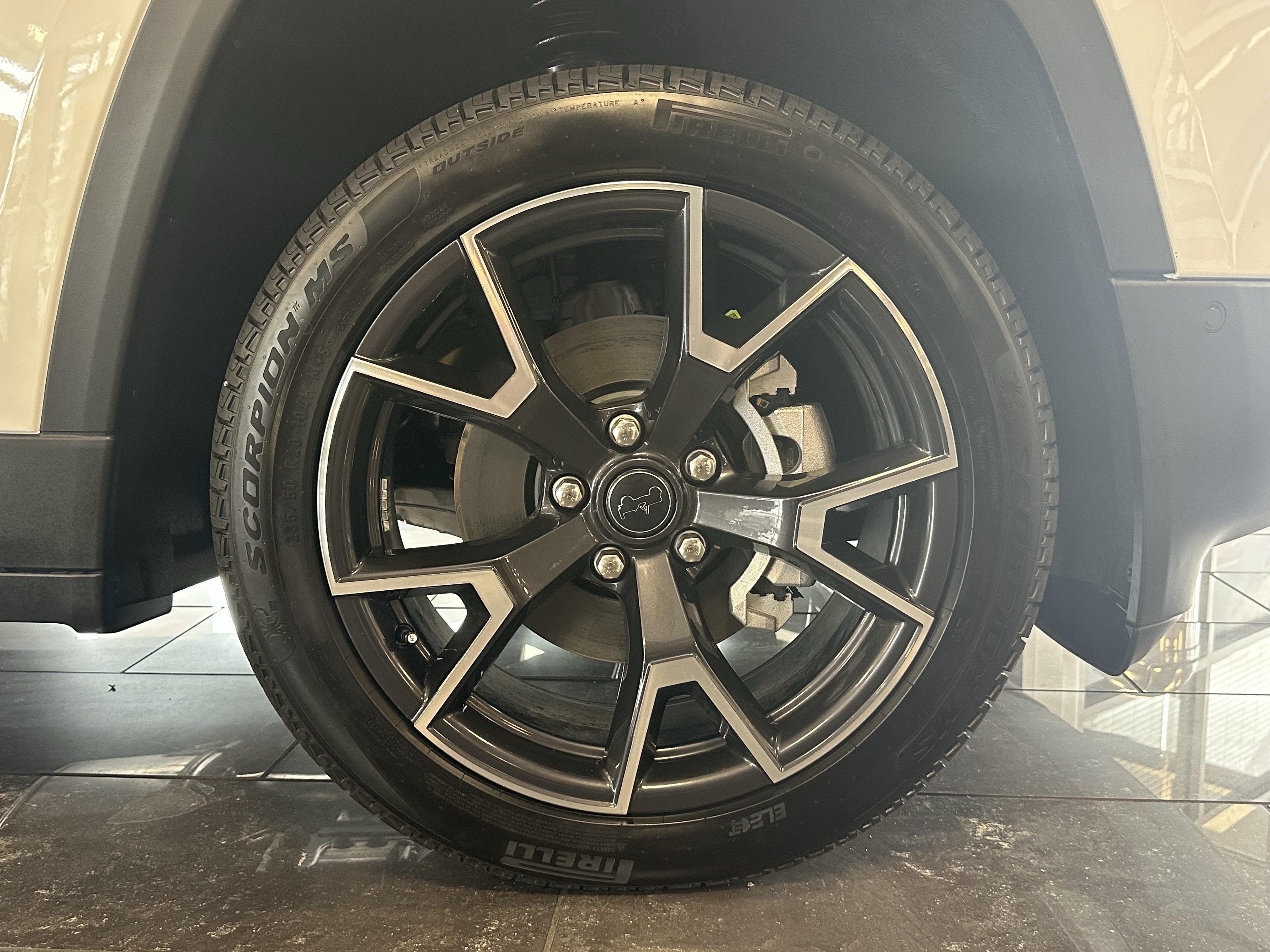 New 2026 Bright White Clear-Coat Exterior Paint Jeep Overland image 12