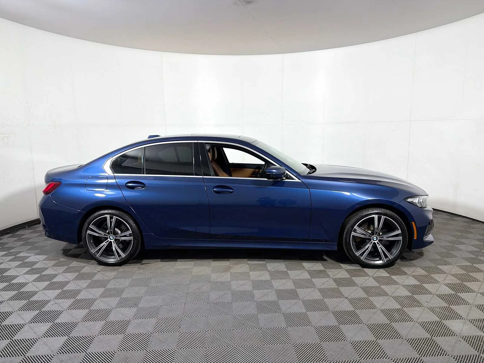2024 BMW 3 Series 330i - Photo 7
