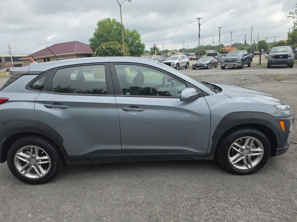 Used 2021 Silver Hyundai SE image 10
