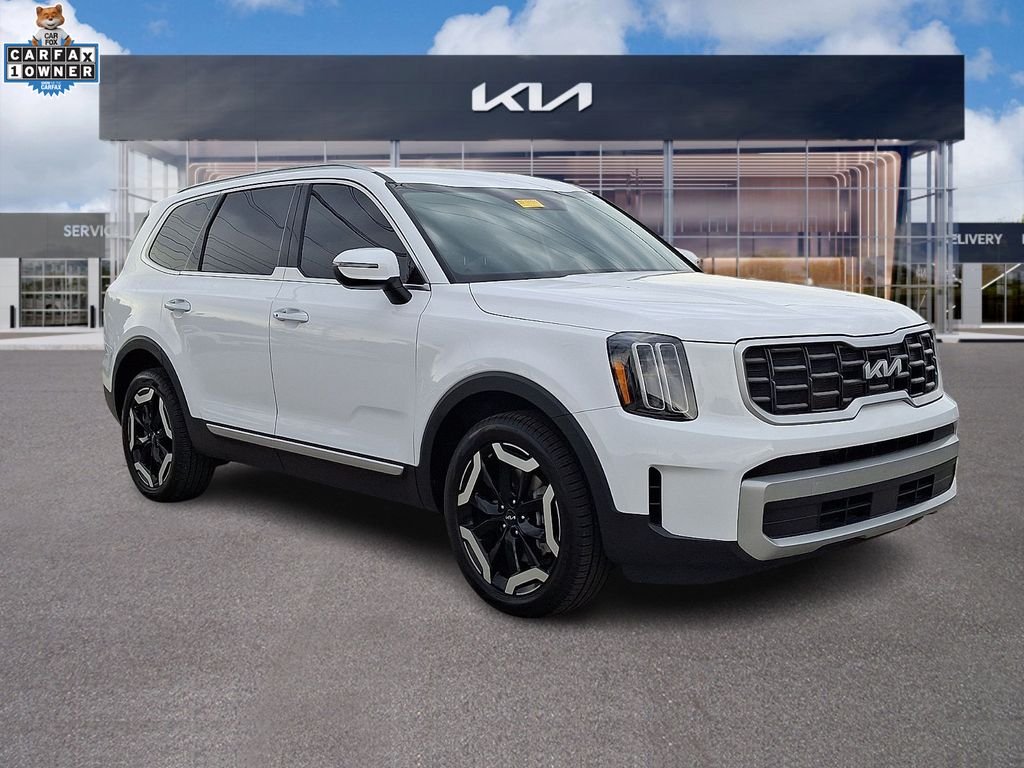 Used 2023 White Kia S image 1
