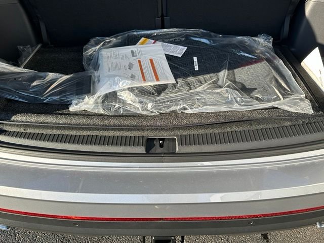 New 2026 Silver Mist Metallic Volkswagen 2.0T SE w/Technology image 17