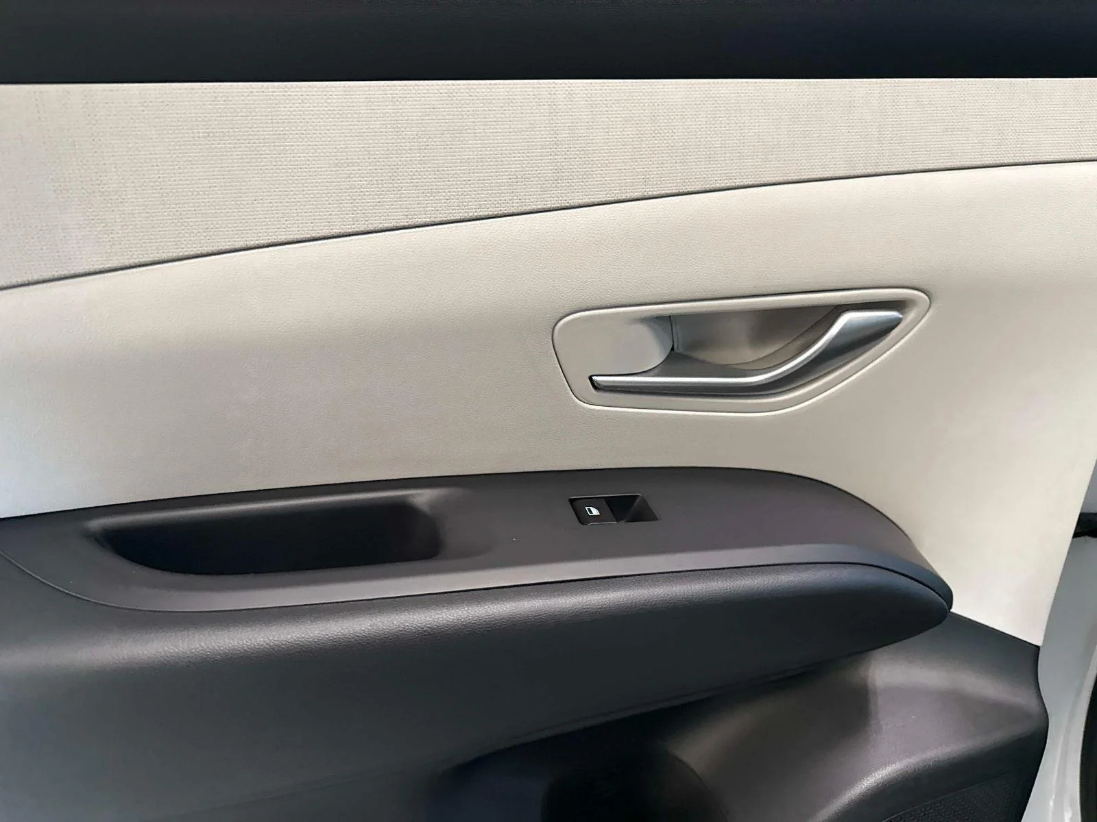 New 2025 Creamy White Pearl Hyundai SEL image 12